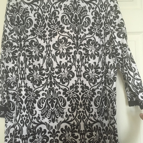 Large size 3/4 sleeve tunic top from Jones New York in Black and White - Picture 6 of 6